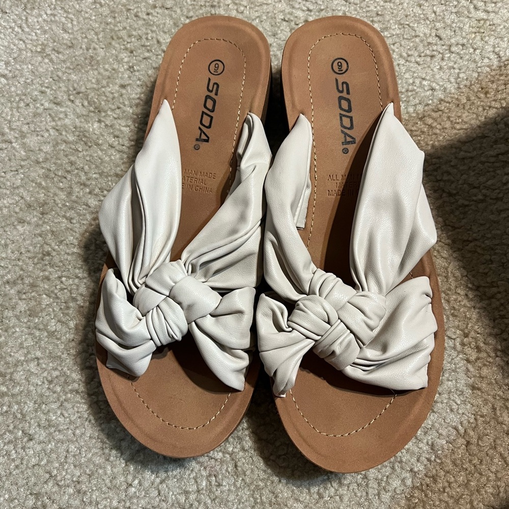 Soda cream knot sandals